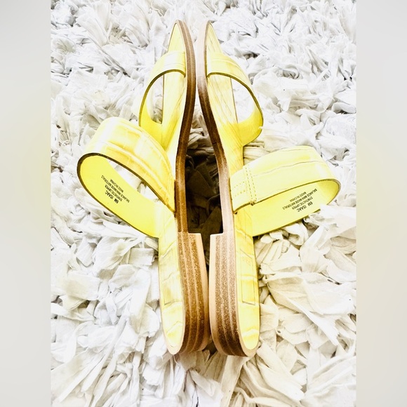Dolce Vita Isaac yellow sandal - Picture 3 of 4